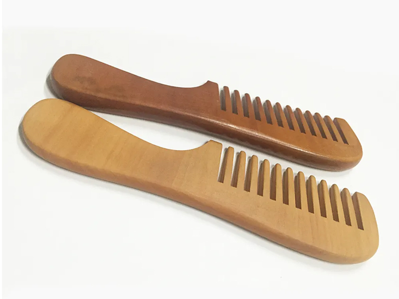 Mini pente de bambu com dentes largos de madeira