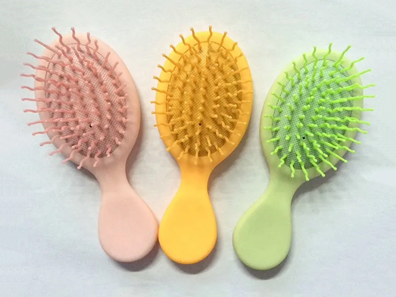 Mini escova de cabelo colorida para desembaraçar crianças
