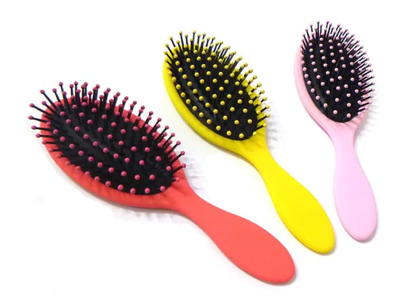 Escova de cabelo plástica para desembaraçar com revestimento de borracha