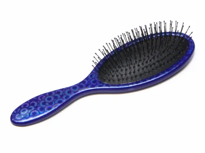 Escova de desembaraçar oval brilhante com estampa extravagante