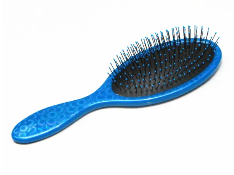 Escova de desembaraçar oval brilhante com estampa extravagante
