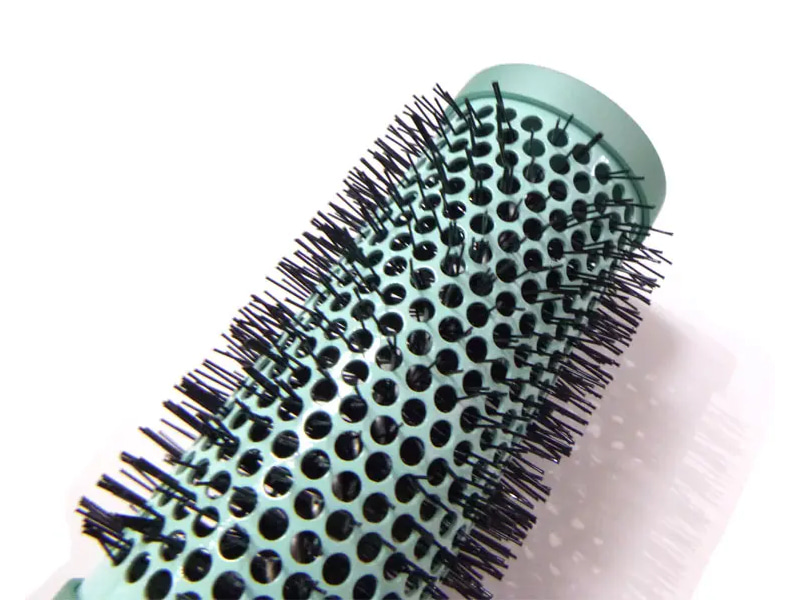Escova de cabelo redonda com revestimento de borracha e toque suave