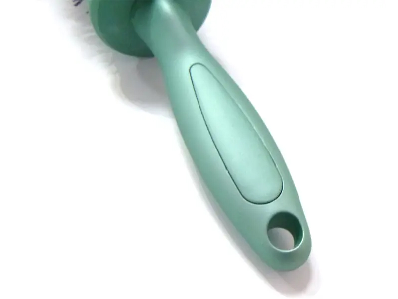 Escova de cabelo redonda com revestimento de borracha e toque suave