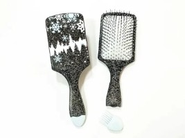 O material de um conjunto de escovas de cabelo afetará a experiência do usuário?